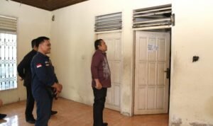 penjabat Gubernur Ismail pakaya meninjau asrama mahasiswa Gorontalo di Kota Palu