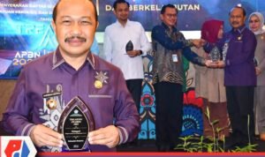 Penjabat Bupati Boalemo Sherman Moridu saat menghadiri penyerahan daftar isian pelaksanaan anggaran (DIPA) satuan kerja K/L dan daftar alokasi transfer ke daerah tahun Anggaran 2024 yang dirangkaikan dengan Treasury Awards