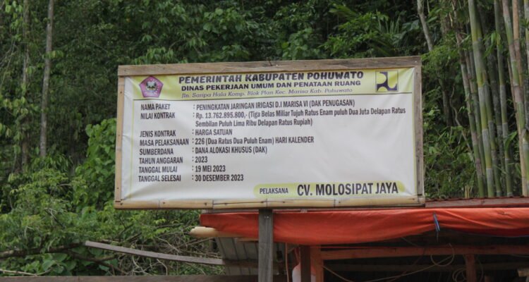 papan proyek pekerjaan jaringan irigasi Taluditi oleh CV. Molosipat Jaya
