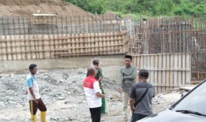 Ketua Fraksi PKB DPRD Pohuwato Abdullah Diko, dan Dinas PUPR bersama warga tinjau pembangunan jaringan Irigasi Taluditi
