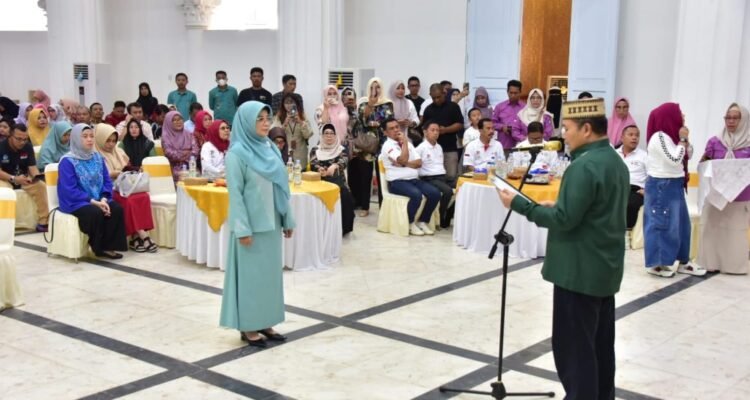 Pengukuhan Fima Agustina Dikuhkuhkan sebagai Bunda Disabilitas oleh Penjabat Gubernur Gorontalo Ismail Pakaya.