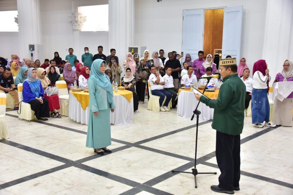 Pengukuhan Fima Agustina Dikuhkuhkan sebagai Bunda Disabilitas oleh Penjabat Gubernur Gorontalo Ismail Pakaya.