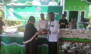 Idris Kadji serahkan bantuan kepada masyarakat