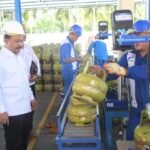 Penjabup Boalemo, Sherman Moridu saat meresmikan SPPBE PT. Bumi Panua  di desa Tapadaa kecamatan Botumoito