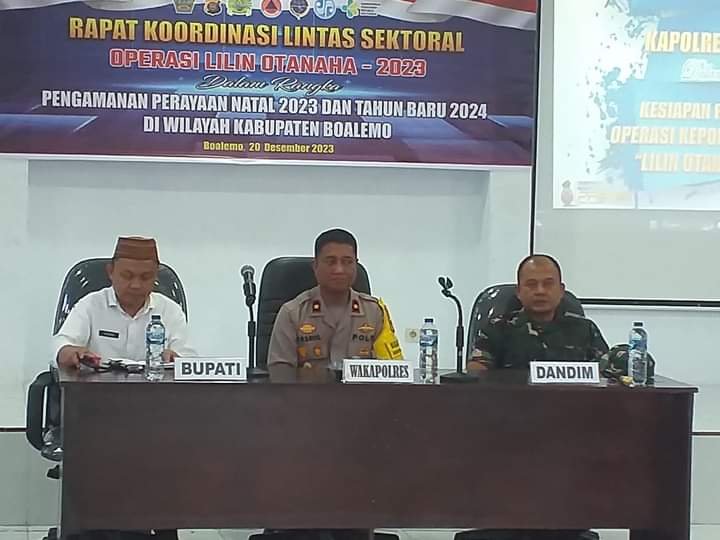 Penjabat Sekda Supandra Nur saat menghadiri rapat koordinasi lintas sektoral operasi lilin tahun 2023 dalam rangka pengamanan perayaan natal 2023 dan tahun baru 2024