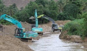 Gunakan alat berat, penambang di Patilanggio, Pohuwato, normalisasi sungai (Foto Guslan)