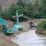 Gunakan alat berat, penambang di Patilanggio, Pohuwato, normalisasi sungai (Foto Guslan)