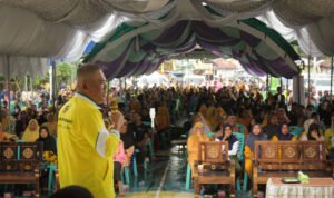 Orasi politik Ketua DPD Golkar Pohuwato Nasir Giasi di hadapan ribuan masyarakat dan simpatisan Golkar