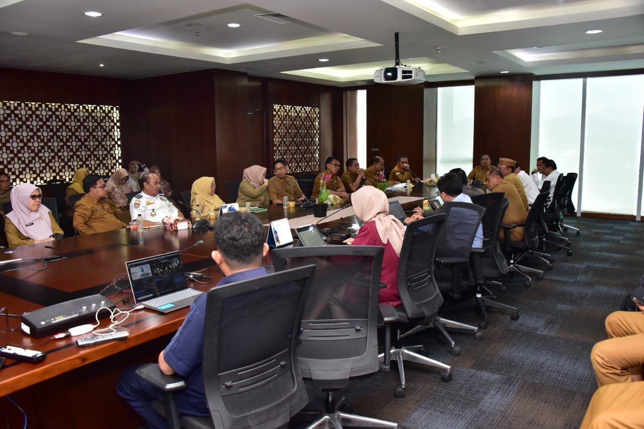 Suasana Rapat evaluasi terkait Inflasi Gorontalo dipimpin Penjagub Gorontalo Ismail Pakaya bersama Tim Pengendali Inflasi Daerah (TPID) serta Wali Kota Gorontalo, di Ruang Otanaha Kantor Perwakilan Bank Indonesia (BI)