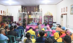 Penjabat Sekda Supandra Nur saat memberikan pembinaan kepada ASN dan TPK di lingkungan Dinas Pariwisata, Pemuda dan Olahraga, Kamis (11/1/24).