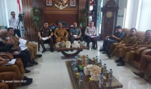Penjabup Boalemo, Dr.Sherman Moridu,S.Pd,MM didampingi Forkpimda, para asisten dan pimpinan OPD terkait mengikuti rapat koordinasi dalam rangka pengendalian inflasi