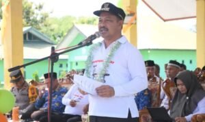 Penjabup Boalemo Sherman Moridu saat melaunching kampung zakat di desa Dulupi