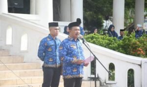 Penjabat Bupati kabupaten Boalemo Sherman Moridu saat memimpin apel Korpri di lingkungan Pemkab Boalemo