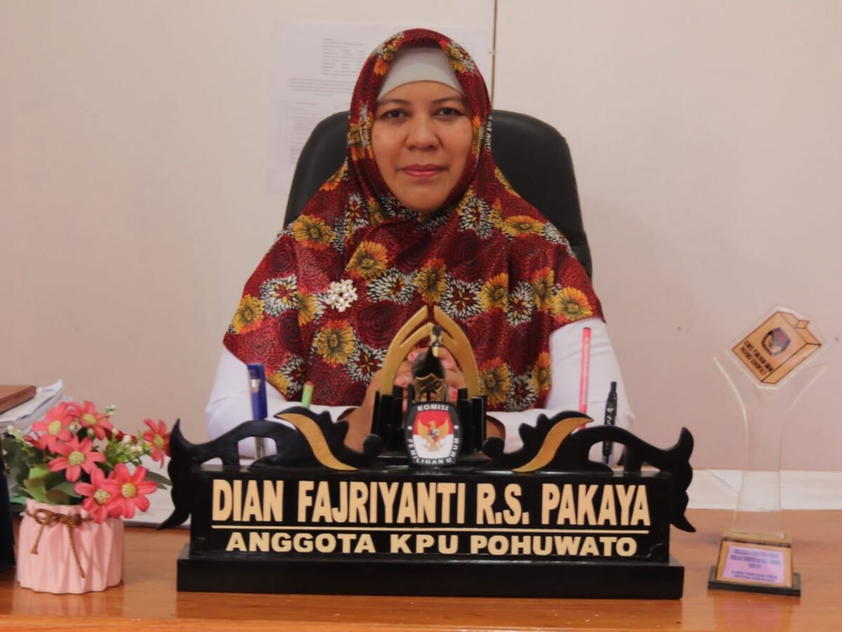 Anggota KPU Pohuwato Dian Pakaya