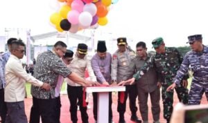 Pencanangan pelaksanaan apel siaga jelang masa tenang dan pemungutan perhitungan suara Pemilu tahun 2024 yang dihadiri Penjabat Gubernur  Ismail Pakaya, Ketua Bawaslu, Kapolda Gorontalo Bupati Gorontalo, serta undangan lainnya, bertempat di Lapangan GOR David-Tony, Kabupaten Gorontalo, Kamis, (8/2/2024).