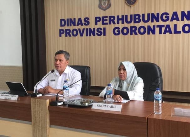 Kepala Dinas Komunikasi Informatika dan Statistik Provinsi Gorontalo, Rifli M. Katili yang didampingi Sekretaris Dinas Sandra E. Mangindaan, membuka kegiatan rapat koordinasi dan evaluasi persandian kabupaten/kota se Provinsi Gorontalo yang berlangsung di ruang Poboide kantor Dinas Perhubungan Prov Gorontalo, Rabu (7/2/2024).