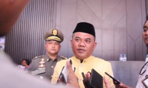 Ketua DPRD Pohuwato Nasir Giasi saat diwawancarai awak media
