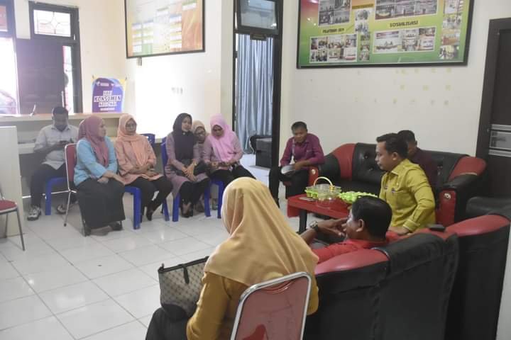 Penjabat Sekda Boalemo Supandra Nur saat melakukan sidak di Dinas Kumperindag kabupaten Boalemo