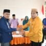 Asisten I Setda Boalemo Ismet Nono saat menyaksikan serah terima jabatan camat Delupi, kabupaten Boalemo