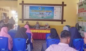 Penyuluhan Keluarga Berencana oleh Tenaga Kesehatan Puskesmas Berlian di desa Permata, kecamatan Paguyaman kabupaten Boalemo