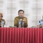 Penjabat Sekda Boalemo, Supandra Nur saat memberikan penguatan tentang pengelolaan dana BOS di kabupaten Boalemo