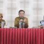 Penjabat Sekda Boalemo, Supandra Nur saat memberikan penguatan tentang pengelolaan dana BOS di kabupaten Boalemo