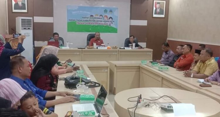 Penjabat Bupati kabupaten Boalemo Sherman Moridu saat memimpin rapat koordinasi kabupaten layak anak
