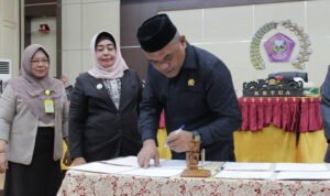 Ketua DPRD Pohuwato Nasir Giasi