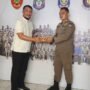Personil Satpol PP Provinsi Gorontalo Terima Paket Sembako