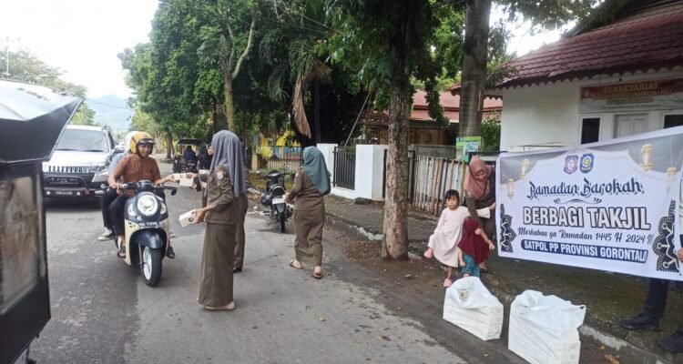 Satpol PP Provinsi Gorontalo Berbagi Takjil