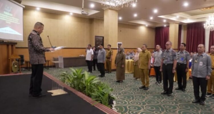 Direktur Jenderal Hak Asasi Manusia RI Dhahana Putra, saat melantik Gugus Tugas Daerah (GTD) Bisnis dan Hak Asasi Manusia (HAM) Provinsi Gorontalo tahun 2023, yang diketuai Penjabat Gubernur Ismail Pakaya.