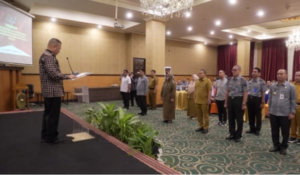 Direktur Jenderal Hak Asasi Manusia RI Dhahana Putra, saat melantik Gugus Tugas Daerah (GTD) Bisnis dan Hak Asasi Manusia (HAM) Provinsi Gorontalo tahun 2023, yang diketuai Penjabat Gubernur Ismail Pakaya.