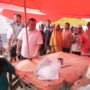 Penjagub Gorontalo Ismail Pakaya saat meninjau pelaksanaan pasar murah/Operasi pasar yang berlangsung di Pasar Kampung Bugis Kota Gorontalo