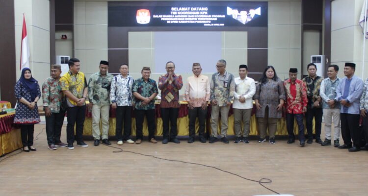 Foto bersama Tim Satgas Korsup KPK dan Pimpinan ,anggota DPRD Pohuwato