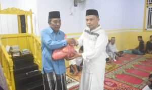 Pejabat Sekda Boalemo, Supandra Nur saat melakukan safari Ramadhan di desa Tabongo
