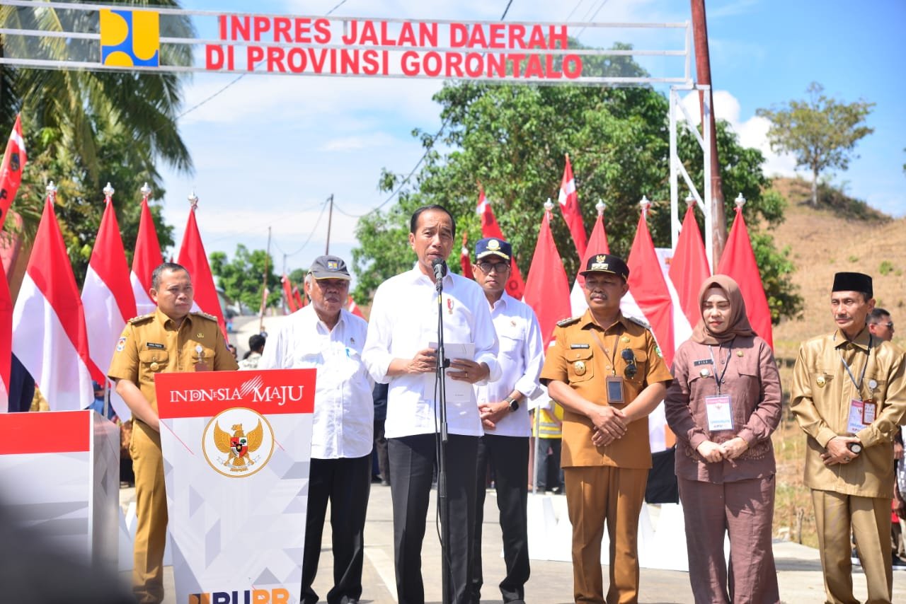 Inpres Jalan Daerah (IJD) di Provinsi Gorontalo diresmikan Presiden RI Joko Widodo bertempat di Desa Polohungo, Kecamatan Dulupi, Kabupaten Boalemo