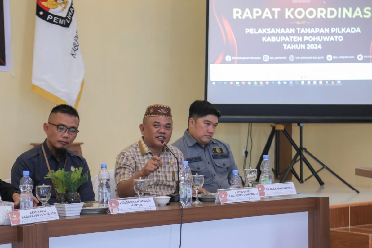 Ketua DPRD Pohuwato Nasir Giasi jadi pembicara pada rakor pelaksanaan pilkada yang digelar KPU Pohuwato (Foto Razak)