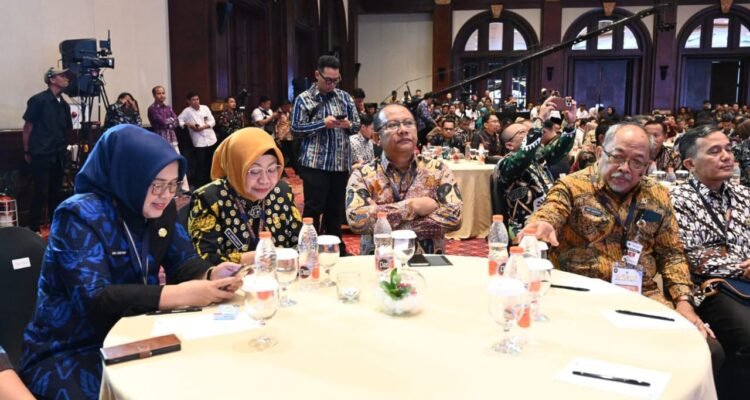 Sekdaprov Gorontalo Sofian Ibrahim saat menghadiri penghargaan Standar Pelayanan Minimal (SPM) Awards 2024, yang dilaksanakan oleh Kementerian Dalam Negeri di Hotel Bidakara Jakarta