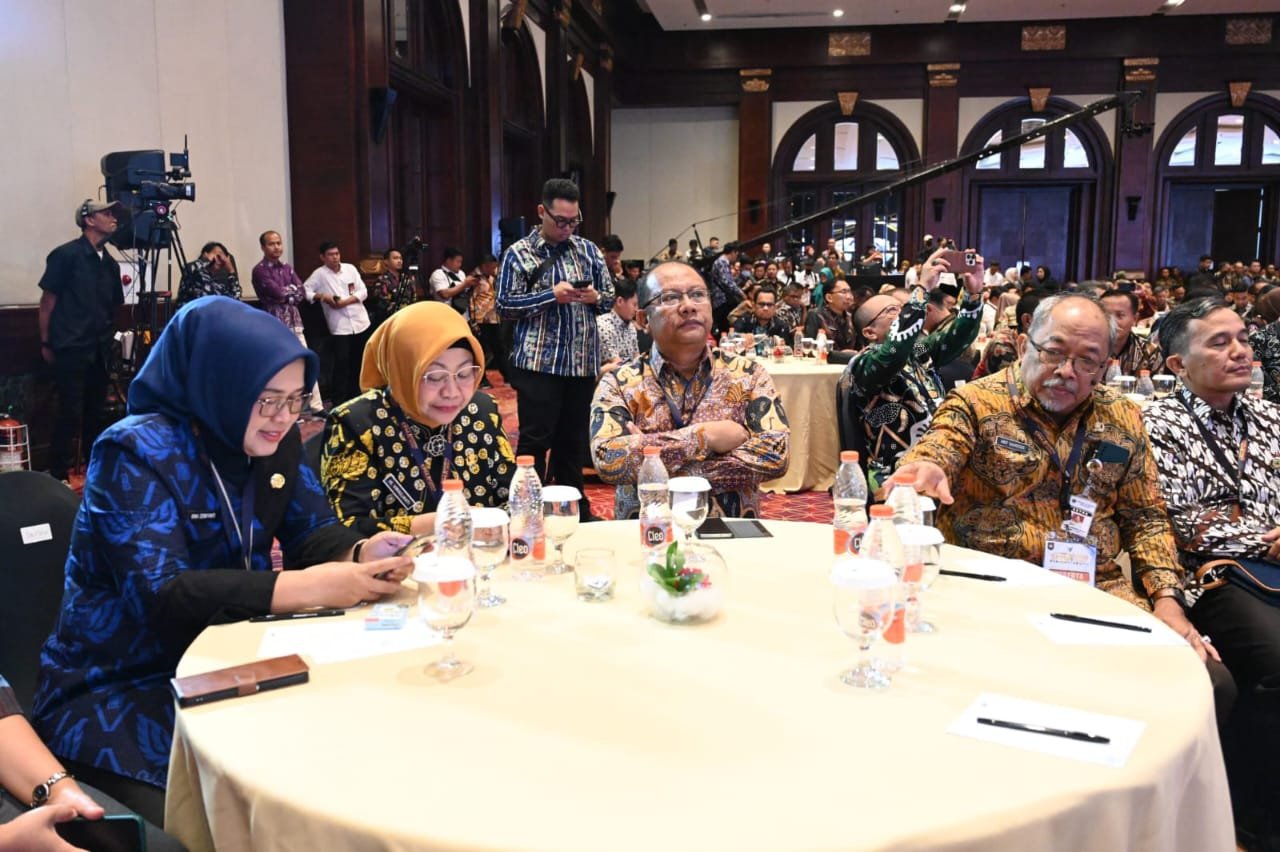 Sekdaprov Gorontalo Sofian Ibrahim saat menghadiri penghargaan Standar Pelayanan Minimal (SPM) Awards 2024, yang dilaksanakan oleh Kementerian Dalam Negeri di Hotel Bidakara Jakarta