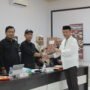 Bakal calon Kepala Daerah Salahudin Pakaya serahkan syarat dukungan ke KPU Pohuwato, Ahad, 12 Mei 2024