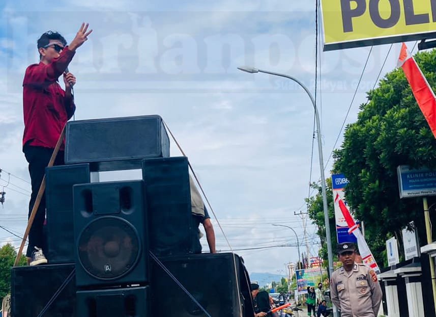 Forum Komunikasi Mahasiswa Peduli Gorontalo, gelar aksi di Mapolda Gorontalo, Jum'at, 3 Mei 2024