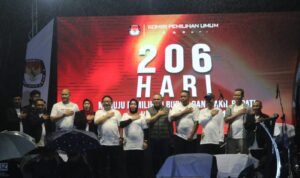 Ketua DPRD Pohuwato Nasir Giasi (Rompi Hijau), hadir dalam peluncuran tahapan Pilkada Pohuwato 2024 (Foto Kaco)