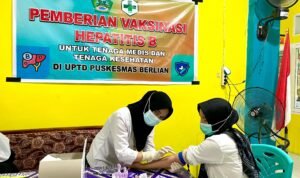 Vaksinasi Hepatitis B untuk tenaga medis dan tenaga kesehatan Puskesmas Berlian
