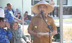Penjabup Boalemo, Sherman Moridu saat menghadiri penanaman padi Gogo perdana di kabupaten Boalemo
