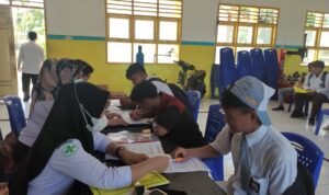 Skrining merokok bagi siswa SMKN 2 Paguyaman oleh UPTD Puskesmas Berlian