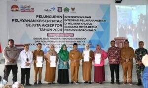 Pj. Bupati Boalemo, Sherman Moridu saat menghadiri peluncuran pelayanan KB serentak sejuta akseptor tahun 2024