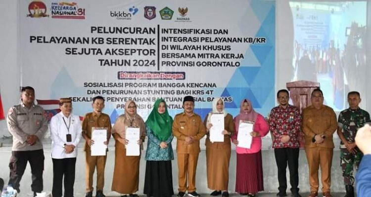 Pj. Bupati Boalemo, Sherman Moridu saat menghadiri peluncuran pelayanan KB serentak sejuta akseptor tahun 2024