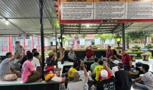 Kepala Divisi Pemasyarakatan (Kadivpas) Kantor Wilayah Kementerian Hukum dan HAM (Kanwil Kemenkumham) Gorontalo, Endang Lintang Hardiman, bersama para Warga Binaan Permasyarakatan (WBP) Narkotika Lapas Kelas IIB Boalemo
