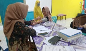 Pemeriksaan kesehatan pada peserta prolanis oleh Puskesmas Berlian