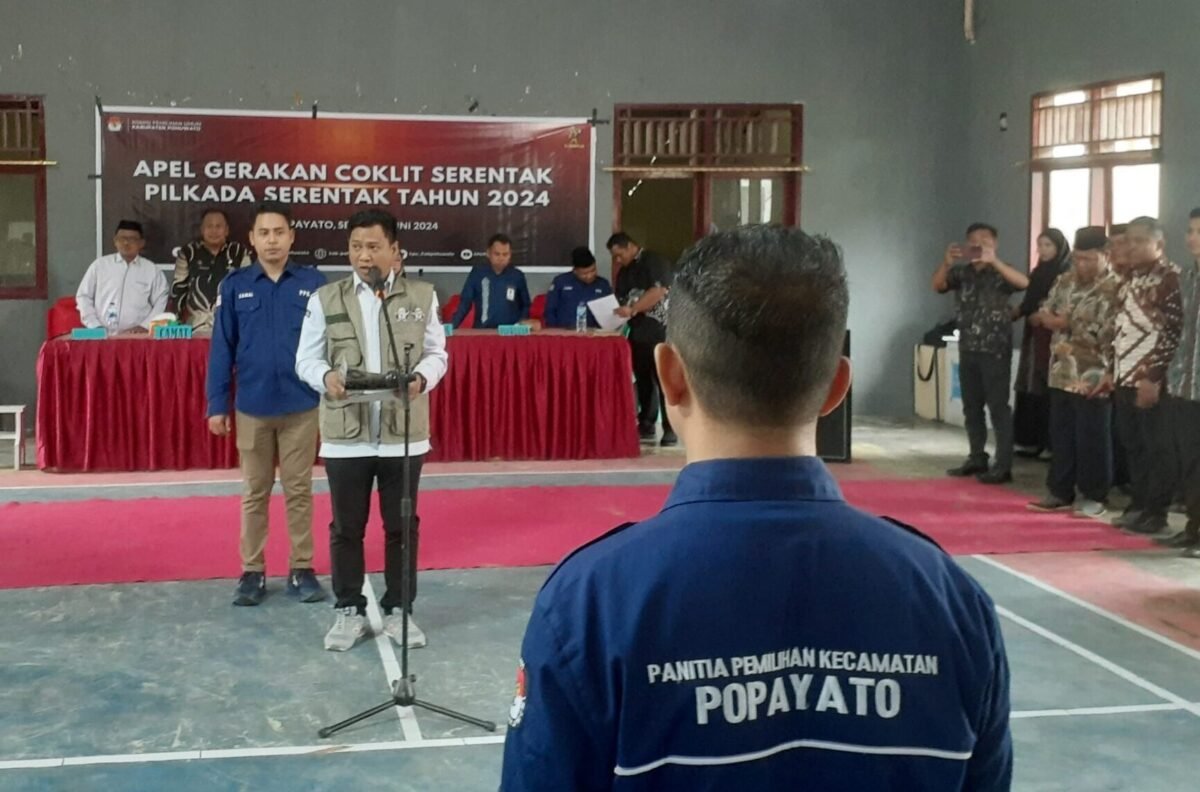 Anggota KPU Pohuwato Usman Dunda jadi pembina dalam Apel Gerakan Coklit Serentak di Kecamatan Popayato